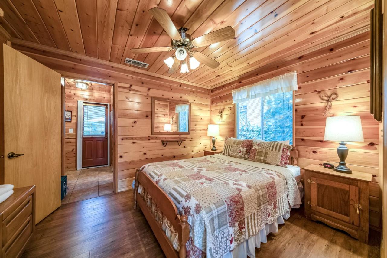 Black Bear Cabin Басс-Лейк Экстерьер фото