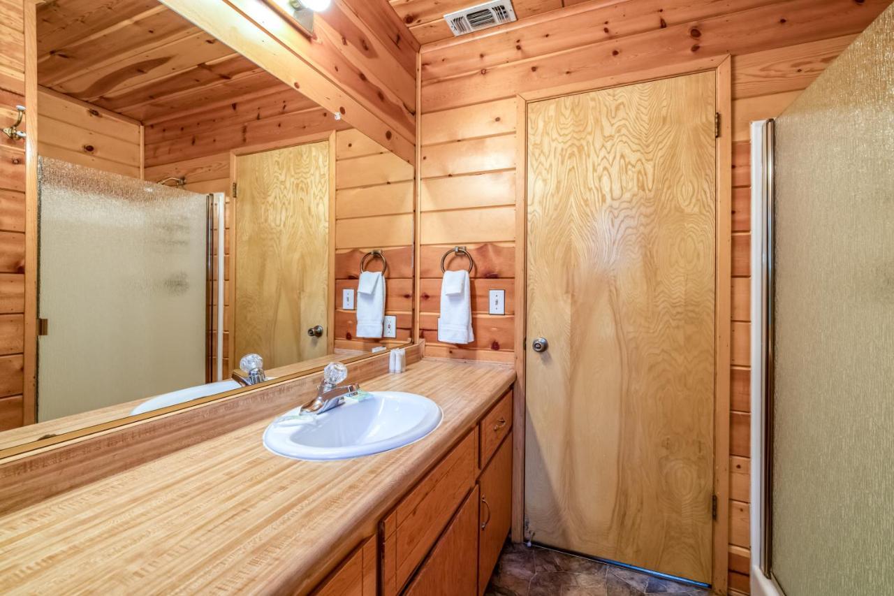 Black Bear Cabin Басс-Лейк Экстерьер фото